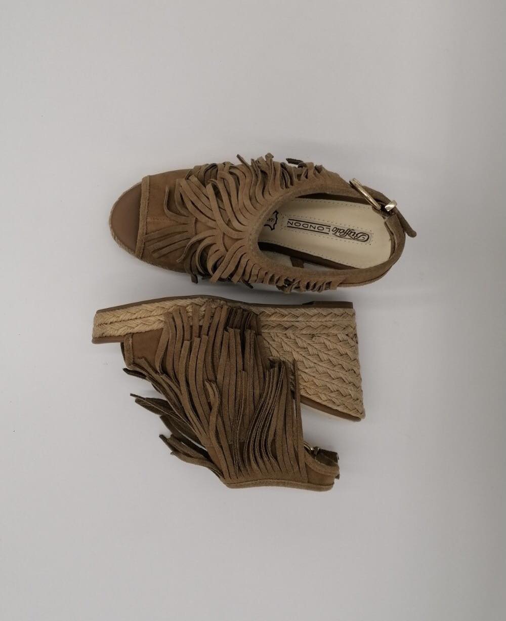 Kilehæl sandaler med frynser