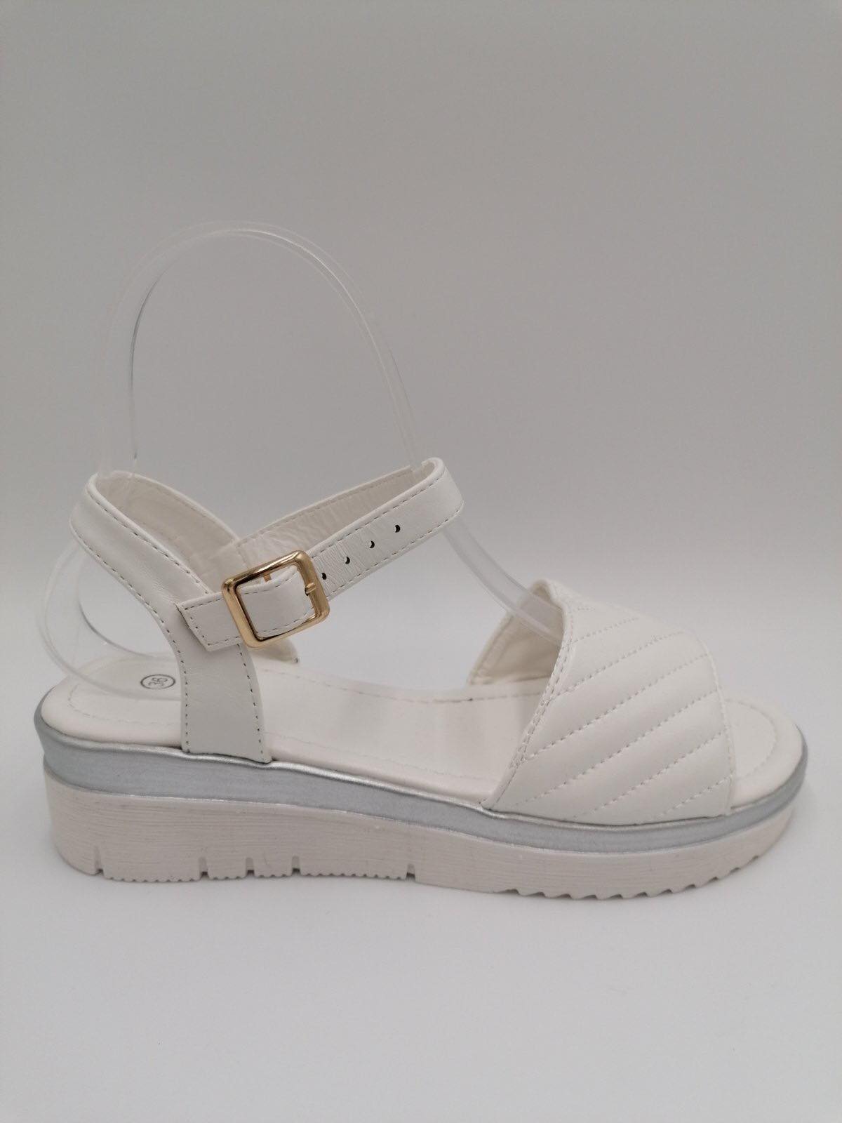 Hvide sandaler