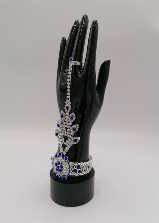 Armbånds smykke med blå diamantsten